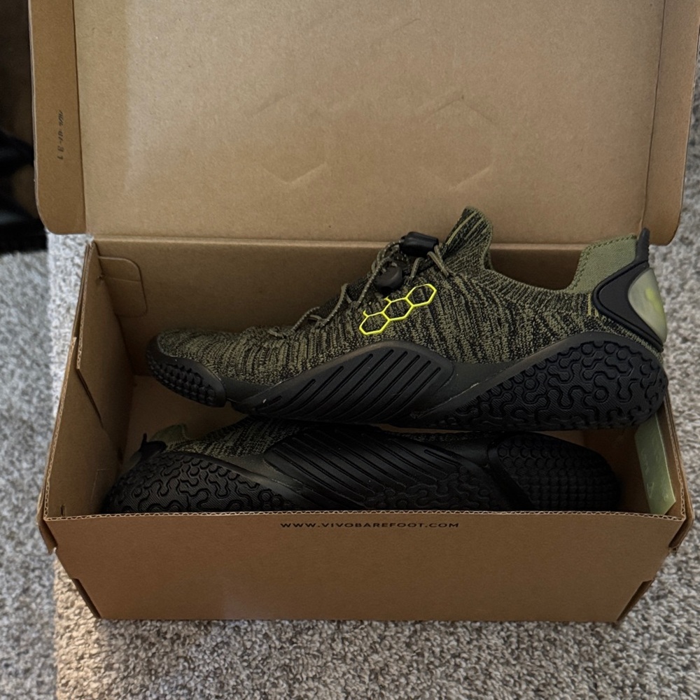 Vivo Barefoot Women’s Motus Flex Forest Green/Acid Lime color